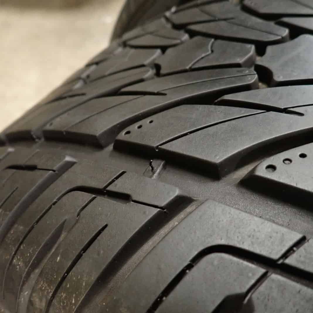 305|40R22×10J