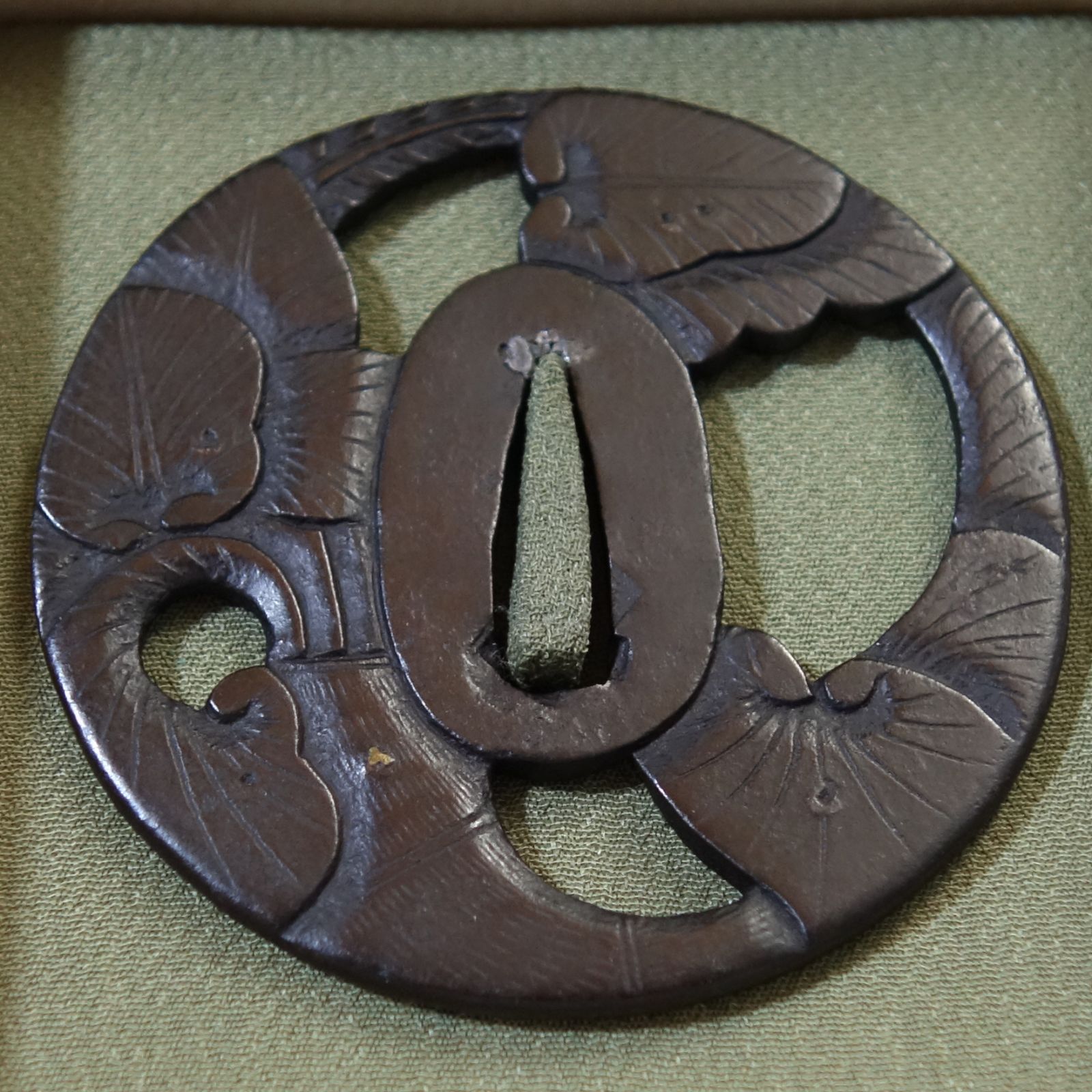 古美術　鉄地山水図刀鍔　古刀剣装具　　時代物　25CC 古美術 鉄地山水図刀鍔 古刀剣装具 時代物 25CC 武具