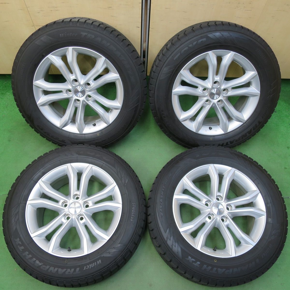 バリ溝！22年！キレイ！9.5分☆レクサス NX 等 AGA 225/65R17 