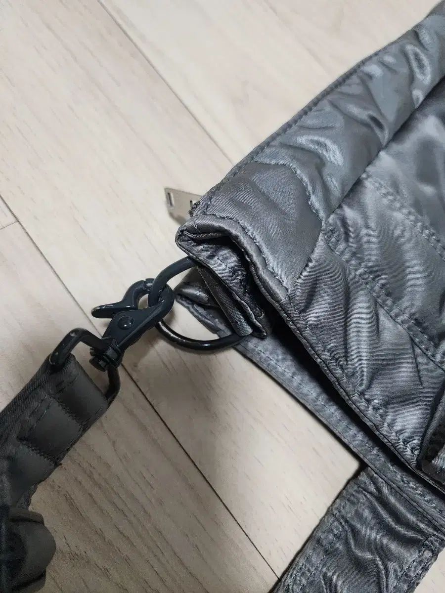 シルバーグレー