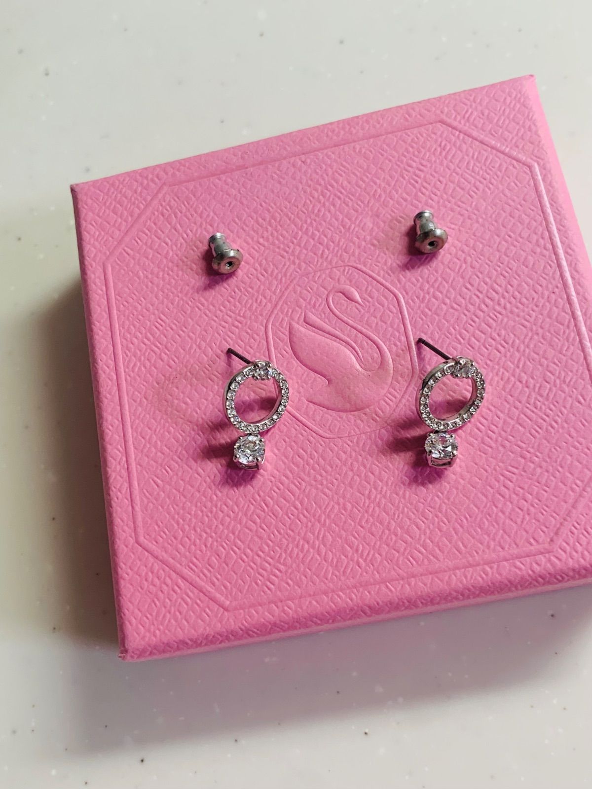 ほぼ新品 スワロフスキー Swarovski Constellaフープピアス