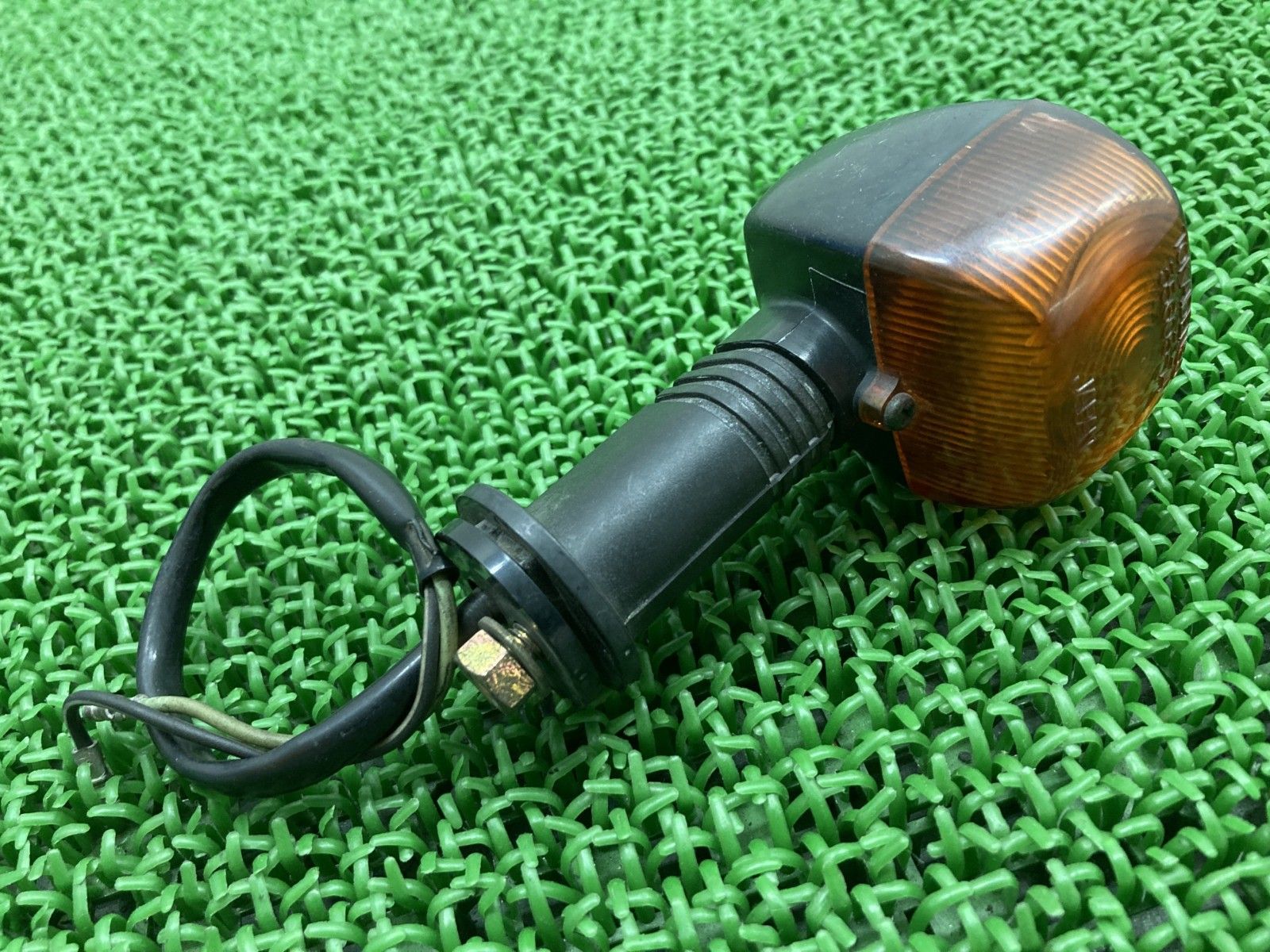 RGV250ガンマ リアウインカー 右 35603-74 スズキ 純正 バイク 部品 VJ22A スペーサー 割れ欠け無し 品薄 希少品 【中古】 60