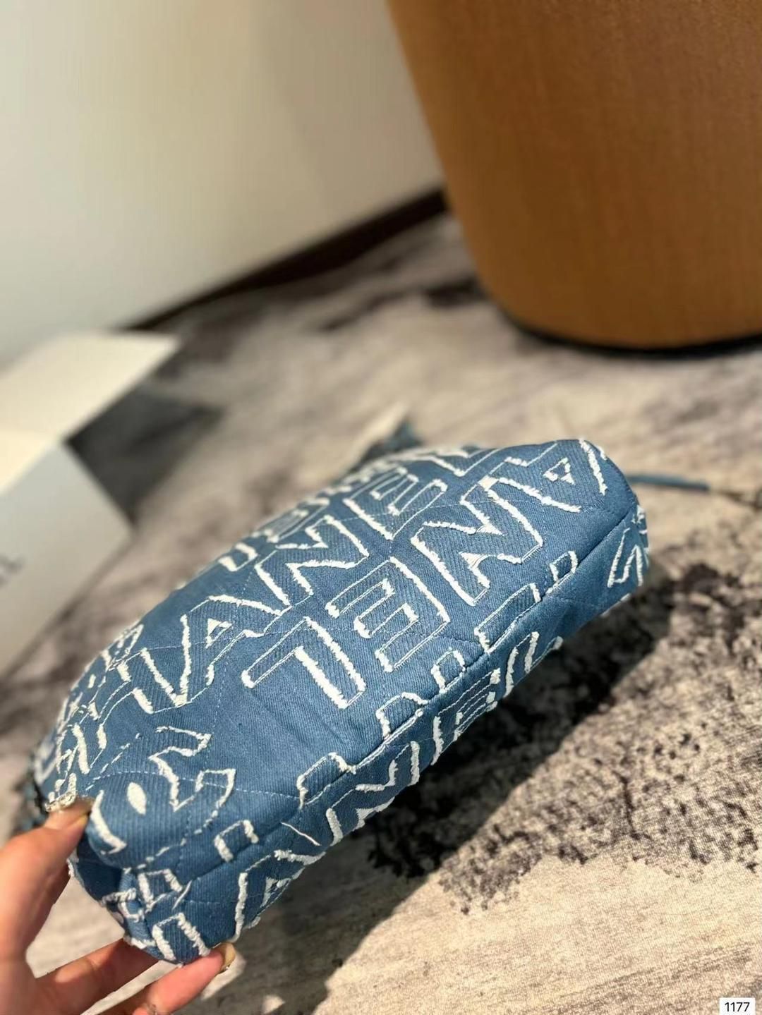 chanle デニムのショッピングバッグで