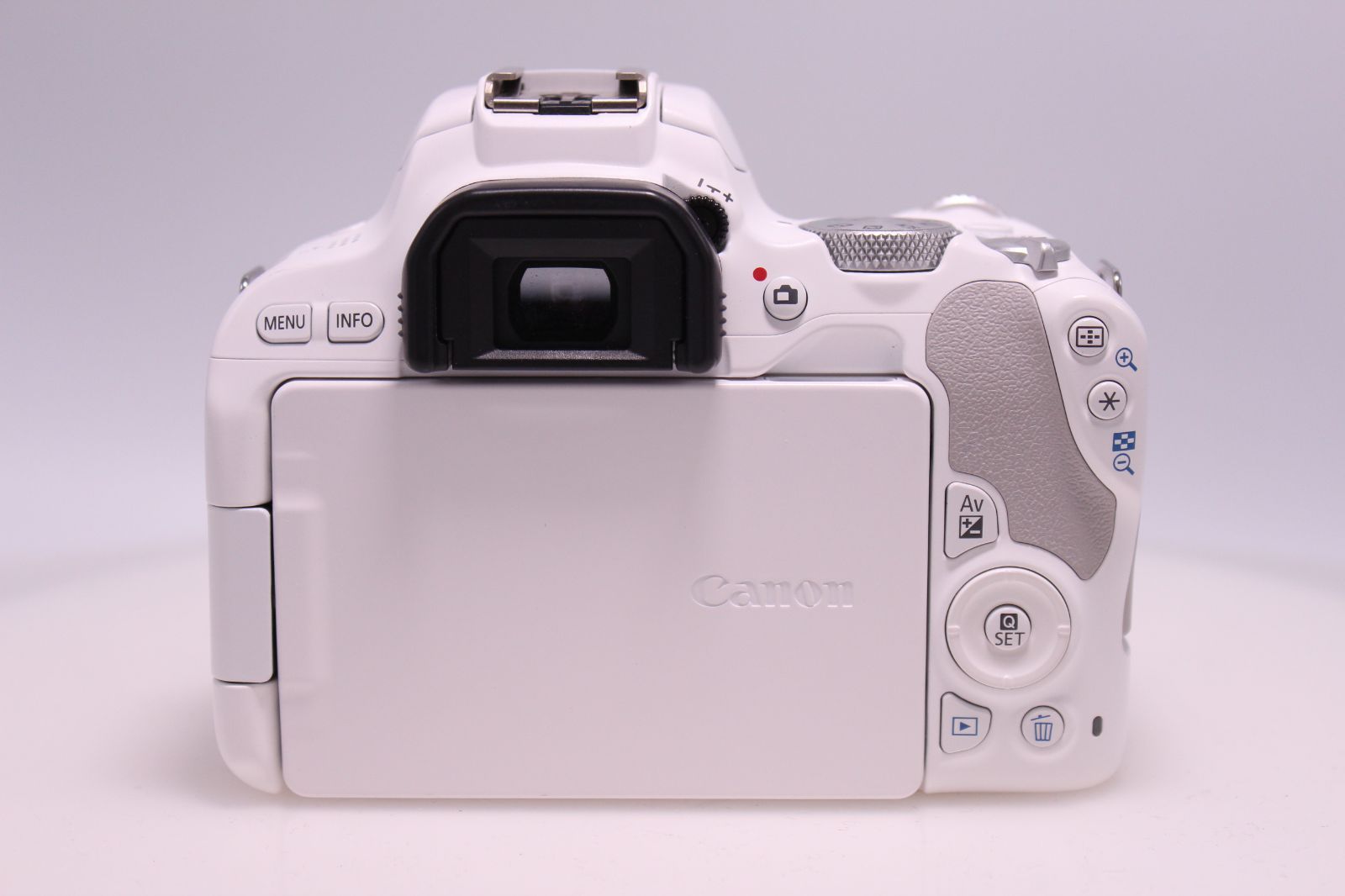 大人気のホワイトボディ☆Canon EOS kiss X9☆一眼レフカメラ