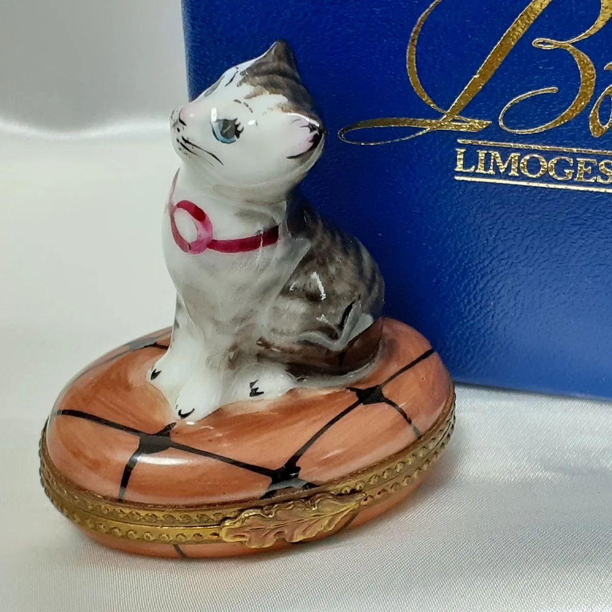 リモージュボックス 猫 フランス ピルケース アンティーク 引出物 - 置物