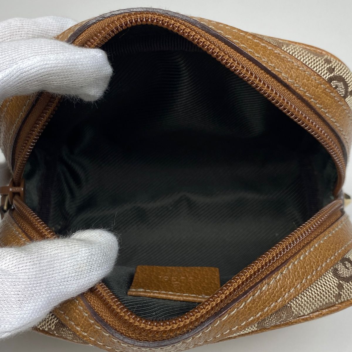 グッチ  ポーチ スタッズ GG柄 ゴールド金具 キャンバス レザー  ブラウン グッチ GUCCI GG柄 ポーチ スタッズ 化粧ポーチ GGキャンバス