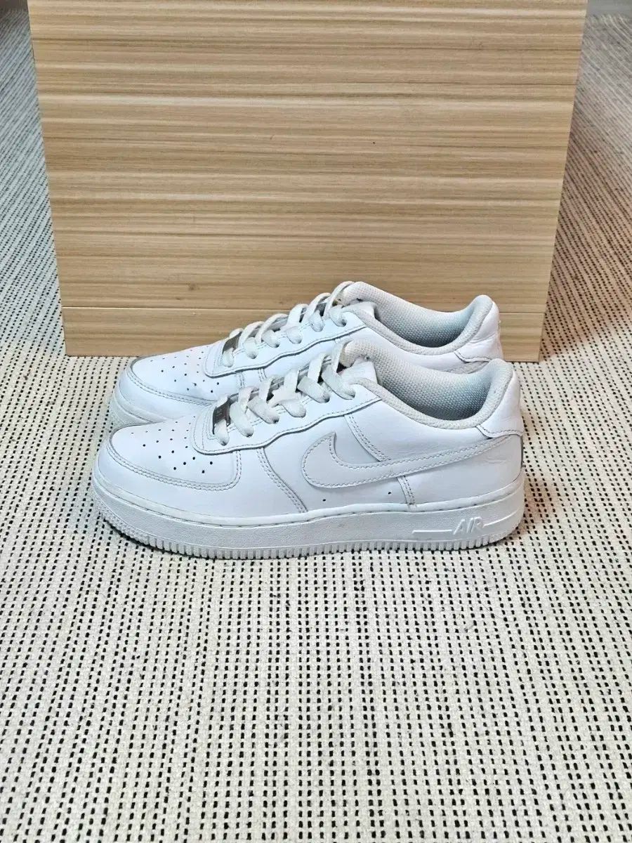 【雷市場（ポンジャン）商品韓国直送】 NIKE(ナイキ) エアフォース 1 オールホワイト 235