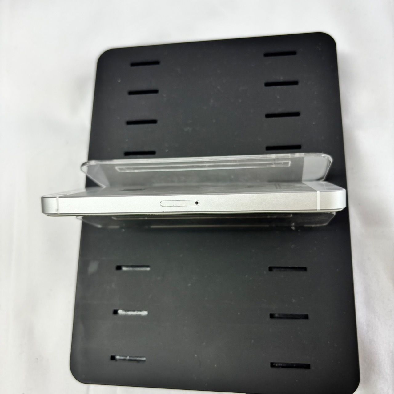 Apple iPhone SE 第一世代 シルバー simフリー ジャンク 252