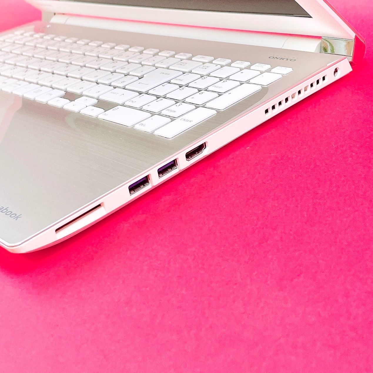 軽量ノートパソコン✨届いたらすぐ使える✨色々インストール済✨Wi-Fi接続