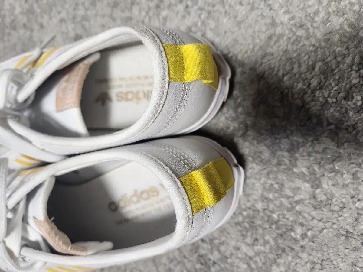 Adidas スニーカー-