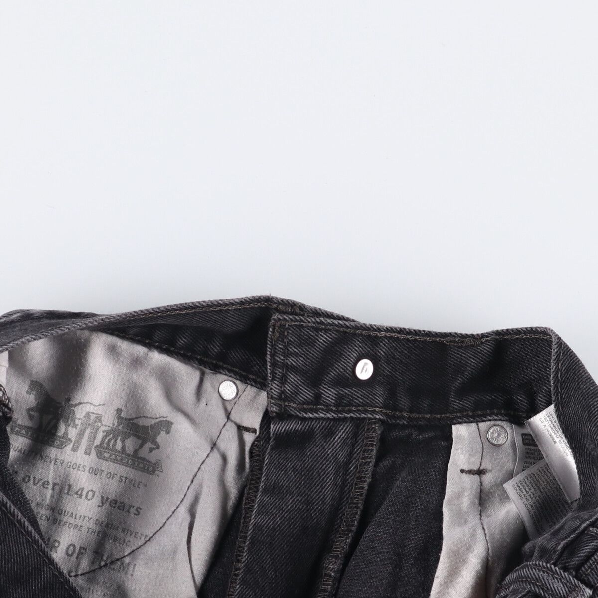 テーパードデニムパンツ