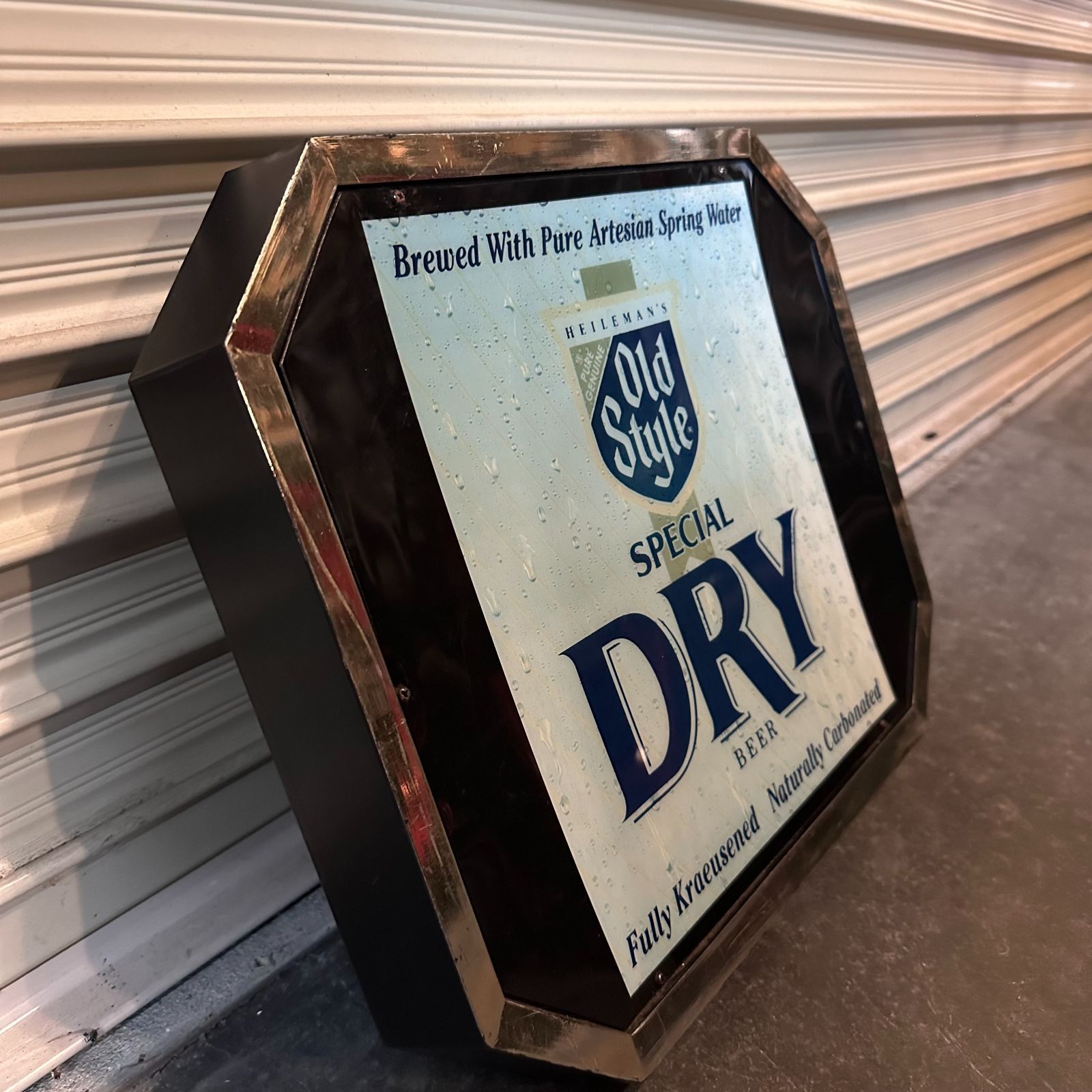 Old Style Special Dry Beer（オールドスタイル）の電飾看板（ライト