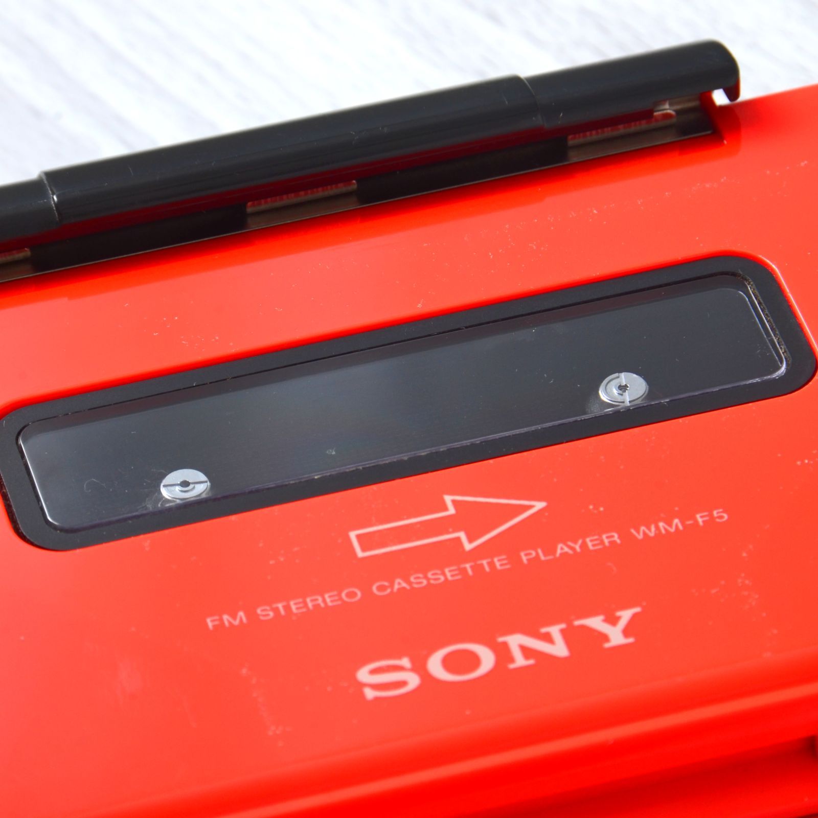 SONY WALKMAN WM-F5 スポーツウォークマン on the BEACH レッド