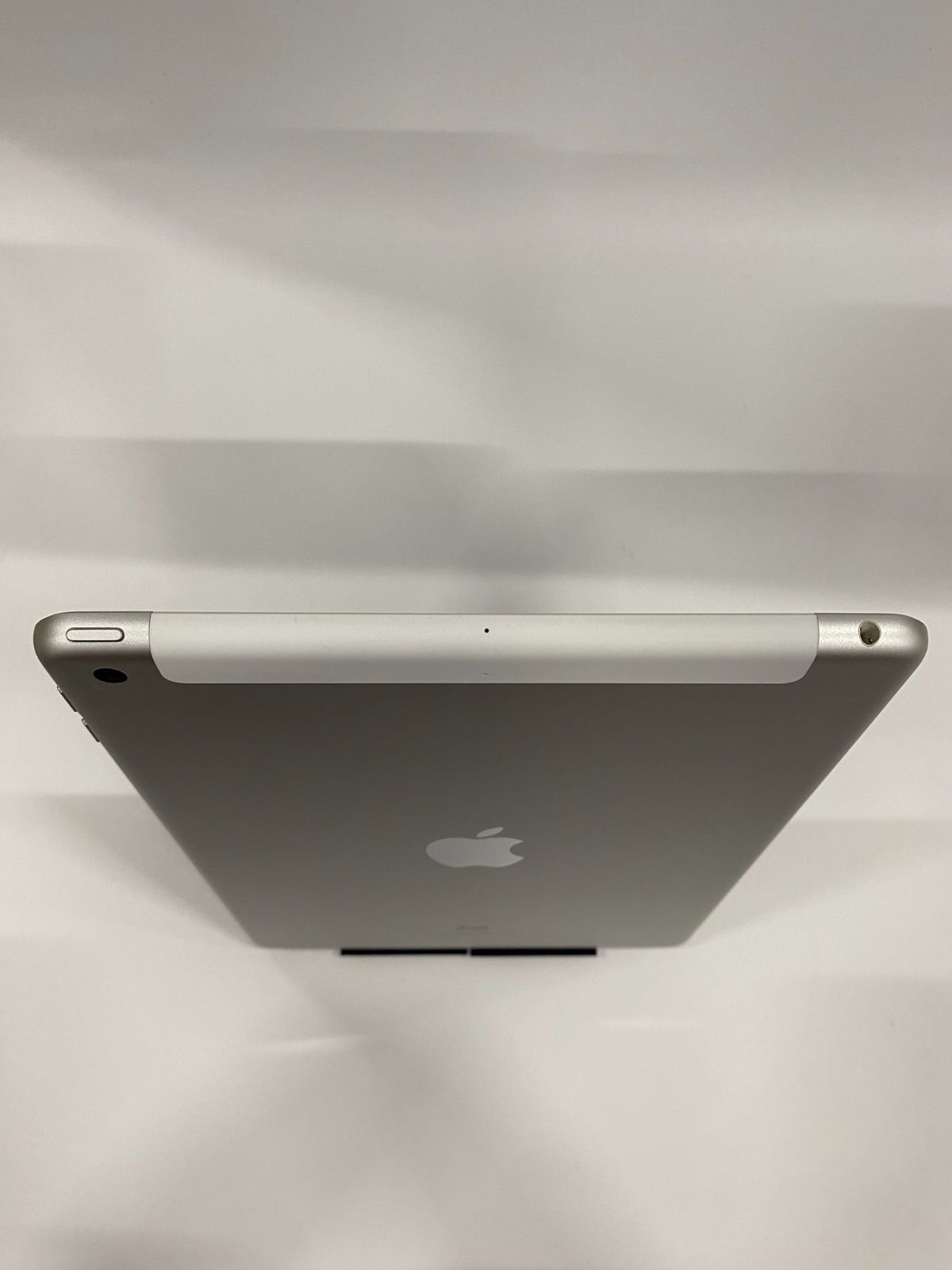 訳アリ】iPad 第6世代 32GB シルバー A1954 - メルカリ