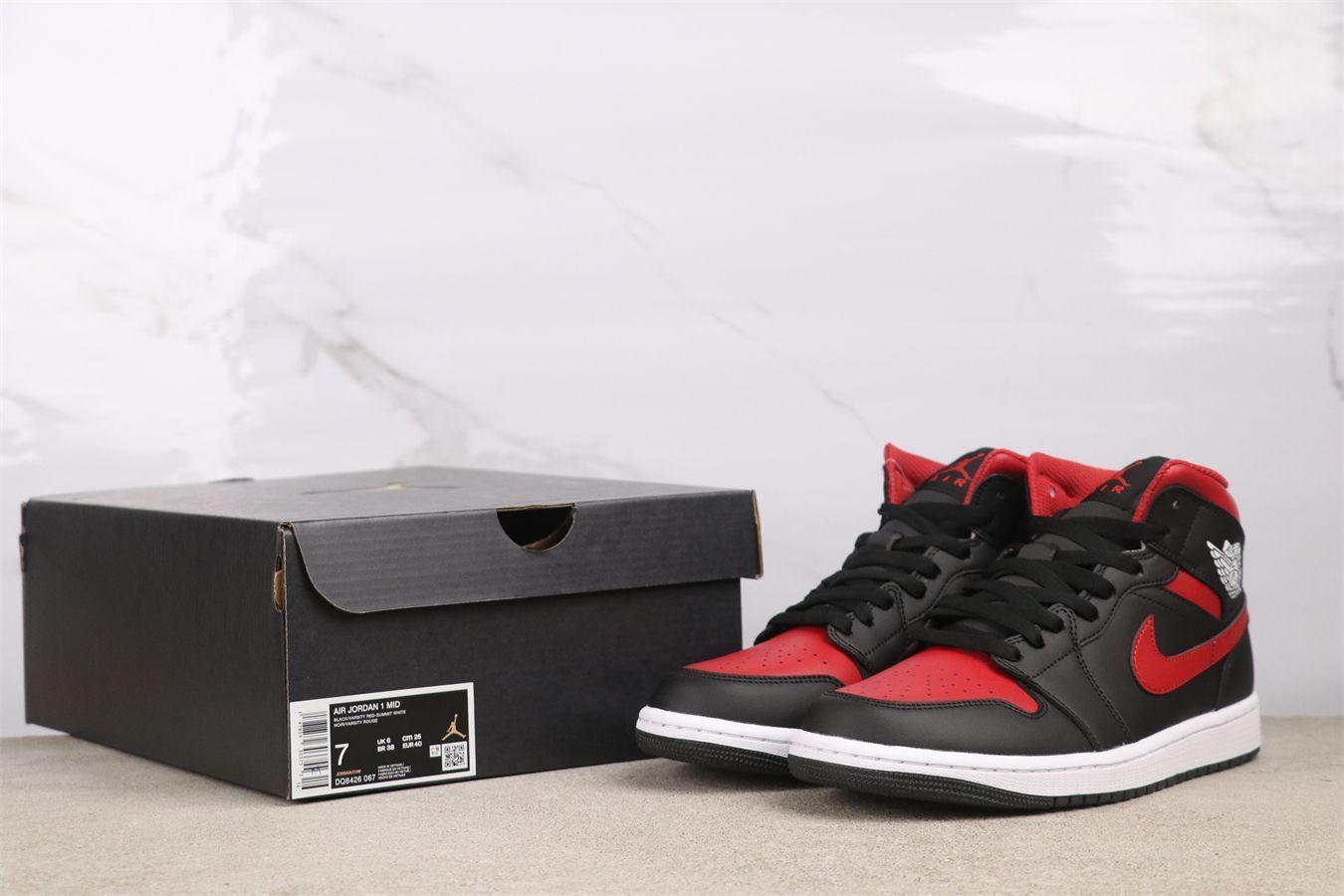 Nike Air Jordan 6 ブラック/レッド snkrsにて当選。 NIKE AIR JORDAN 1 MID 