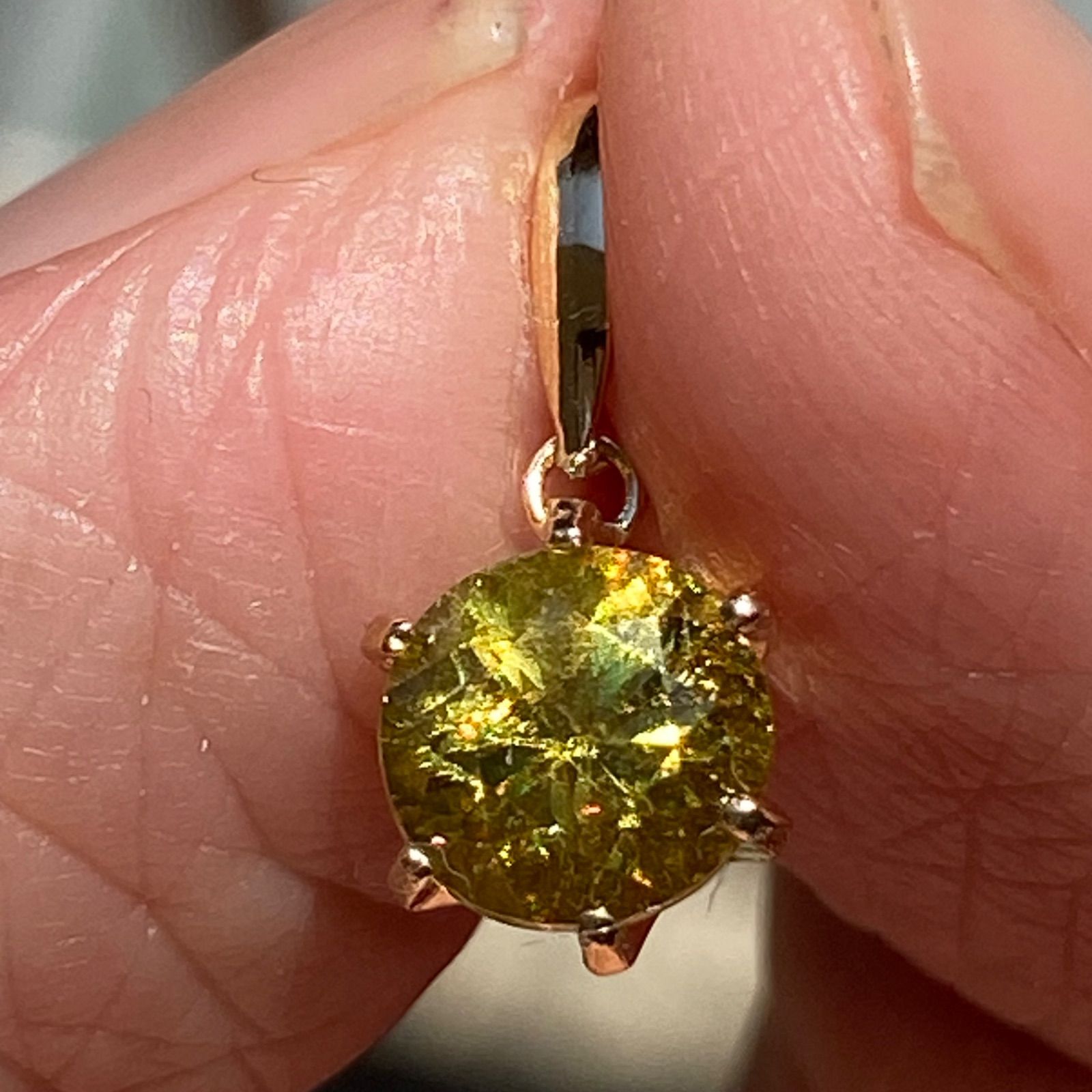 K18YG AU750 18金 天然パキスタン産スフェーン 1.0ct ペンダント
