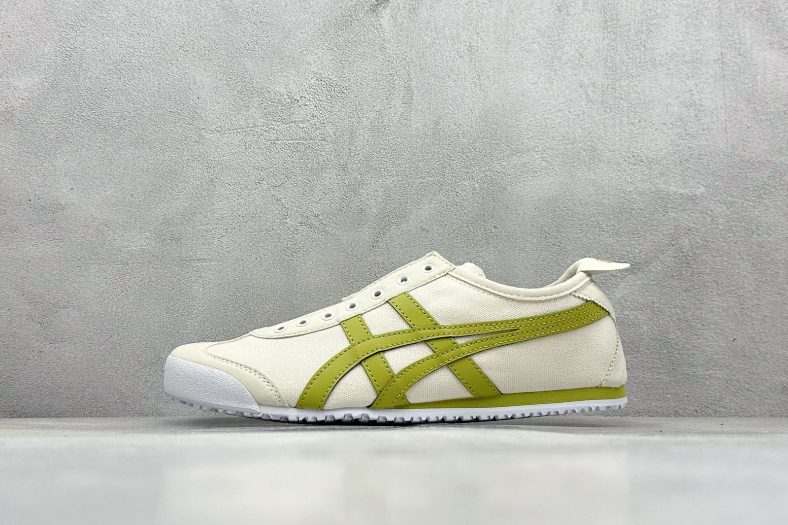 Onitsuka Tiger Mexico 66 Slip-On オニツカタイガー メキシコ66 スリップオン スニーカー クリーム色 ｜軽量 快適