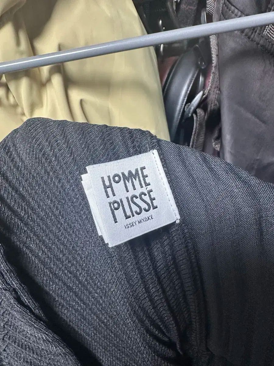 HOMME PLISSÉ