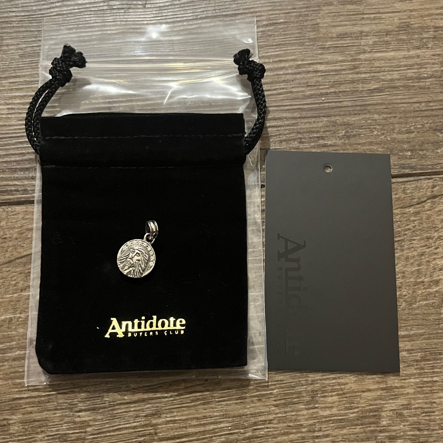 新品 ANTIDOTE BUYERS CLUB Engraved Jesus Pendant (Silver) [RX-912 