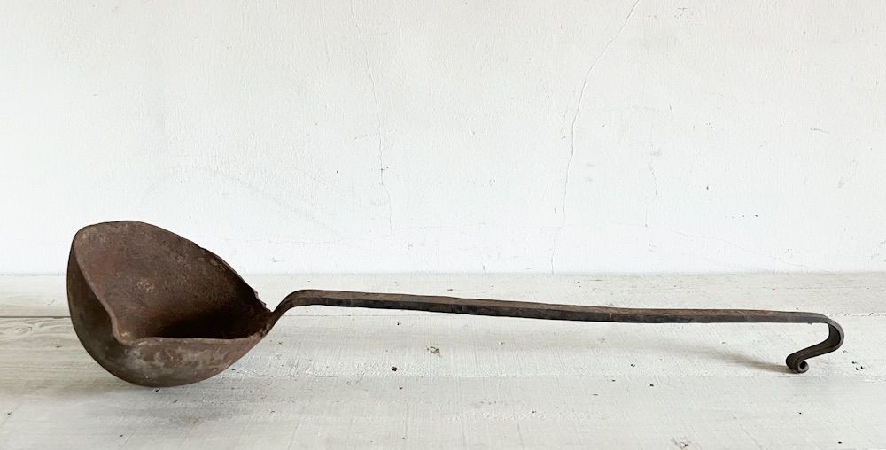 フランスアンティークアイアンレードル1|アトリエインテリアショップコーディネート店舗内装建築住宅空間デザインディスプレイ錆オブジェ IMPECCABLEHEALTHCARESERVICES_COM