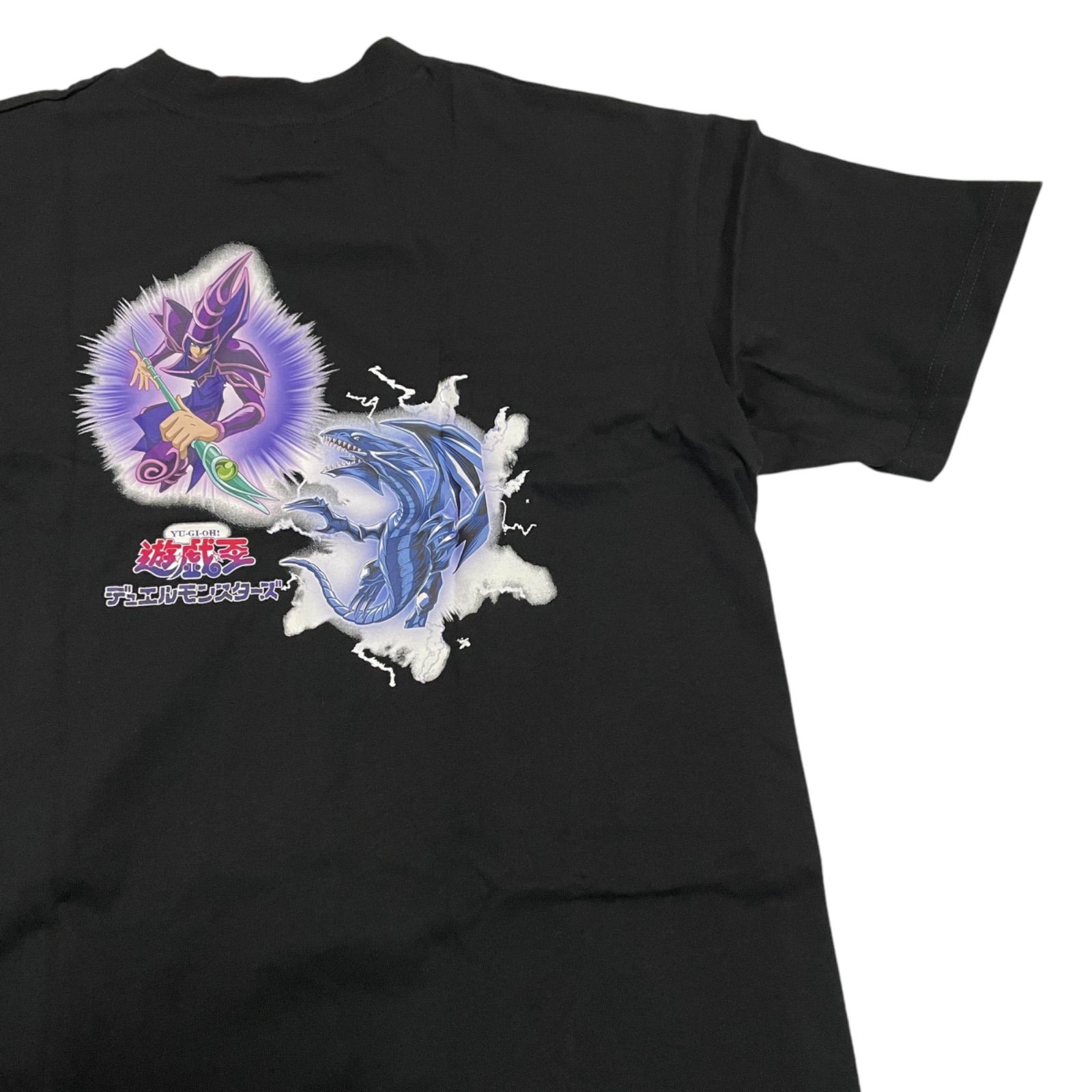 遊戯王デュエルモンスターズ Tシャツ　『ブラック・マジシャン vs 青眼の白龍』 DUEL CLASH Tシャツ ブラック・マジシャンVS青眼の白龍 | KAIBA