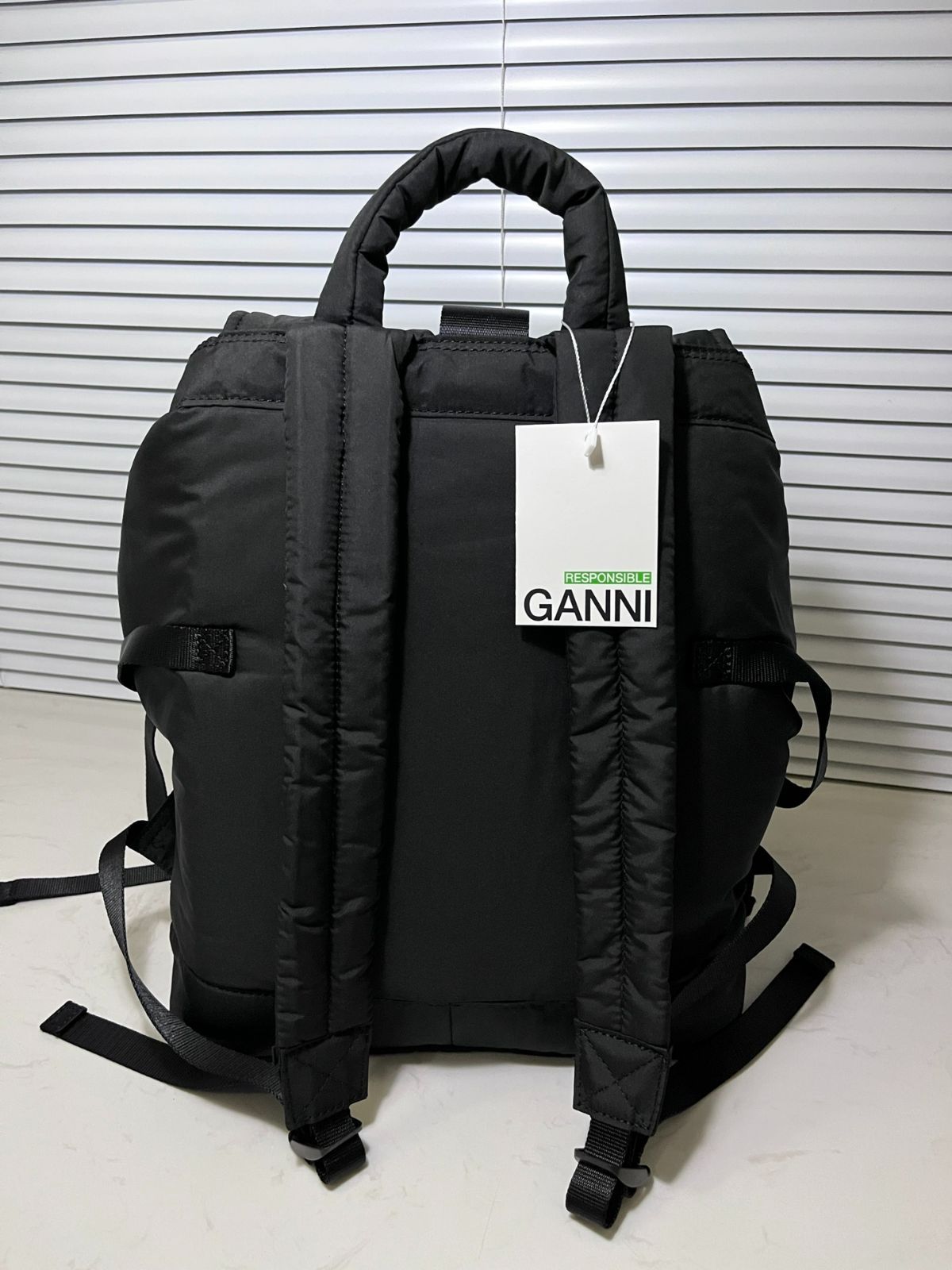 GANNI オリーブグリーン バックパック Military Olive Olive Green Patent Small GANNI Bou Bag | GANNI US