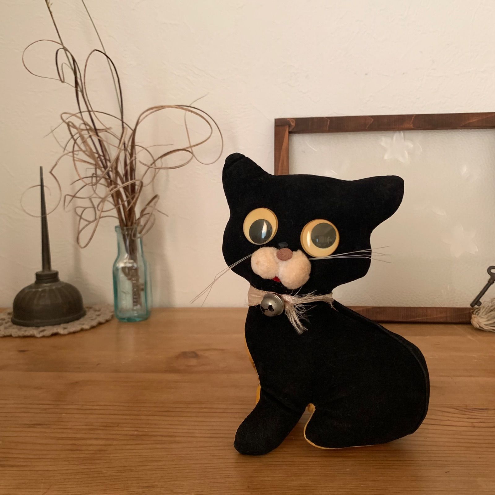 黒いネコのぬいぐるみ 昭和レトロなぬいぐるみ おがくず人形 - メルカリ