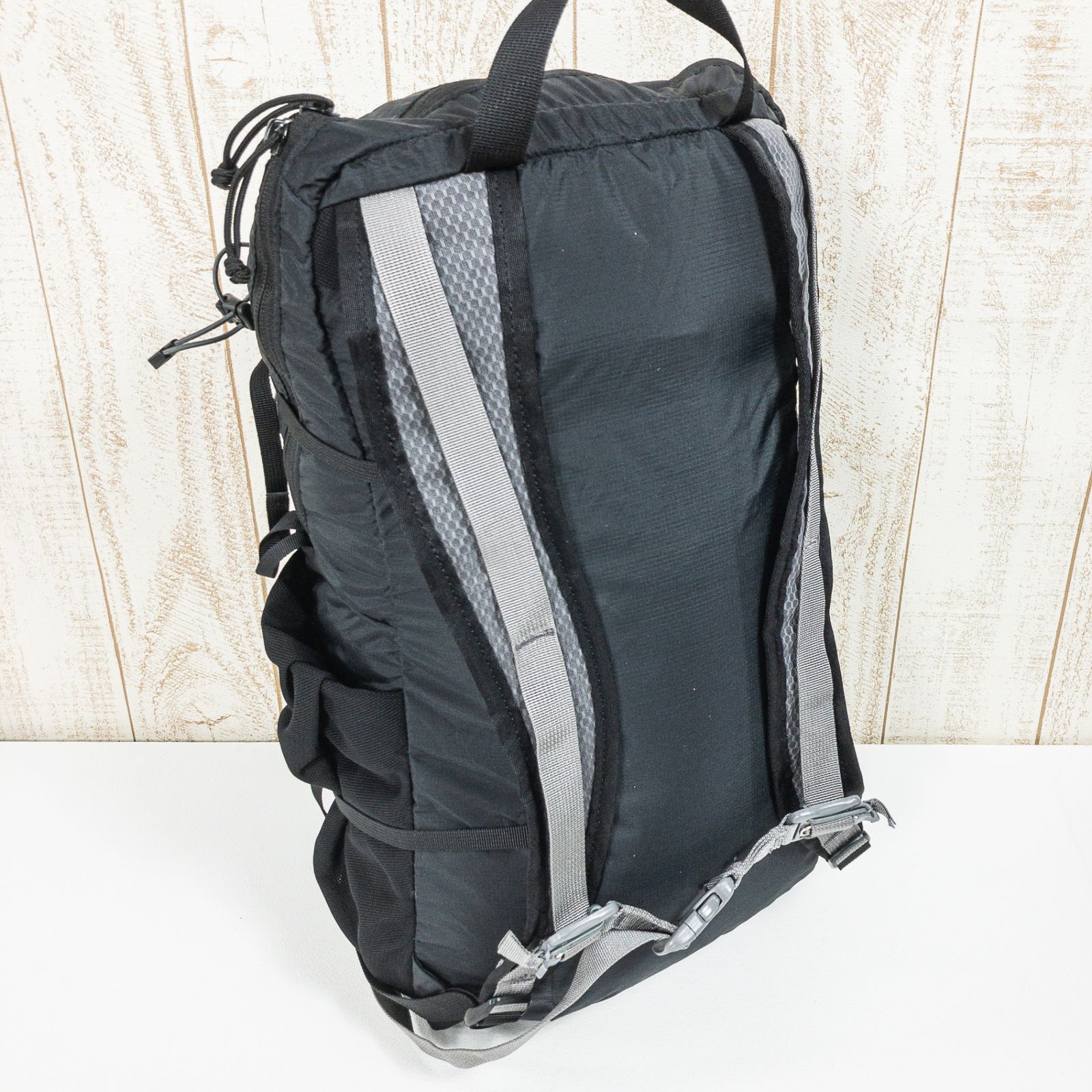 MYSTERY RANCH IN AND OUT 19 ブラックバックパック OneSize MYSTERY RANCH IN AND OUT 19 ブラックバックパック OneSize