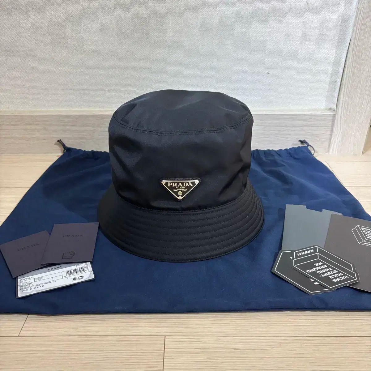 S + グレード/クリームプレート XL Prada(プラダ) リナイロン