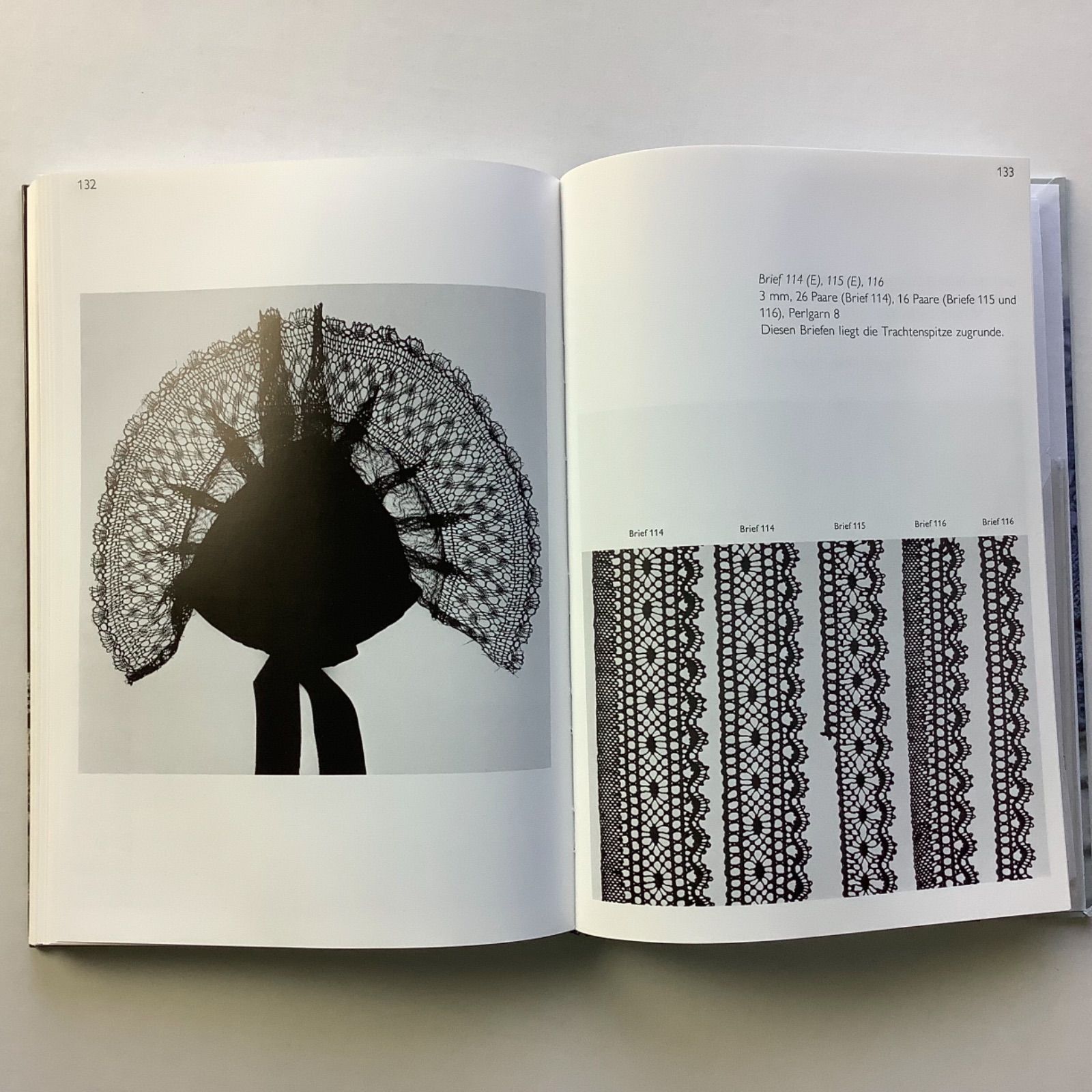 手芸本 ボビンレース BOBBIN LACE Kloppeln 別紙図案付属2冊 手芸本 ボビンレース BOBBIN LACE Kloppeln 別紙図案付属2冊