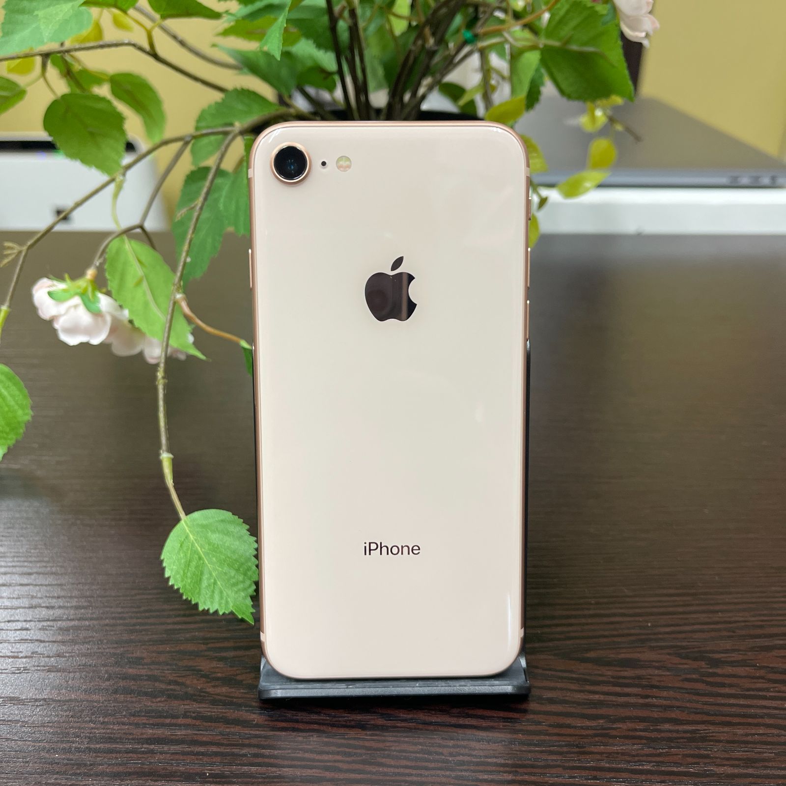 iPhone8 64GB ゴールド 国内SIMフリー 送料無料 - メルカリ