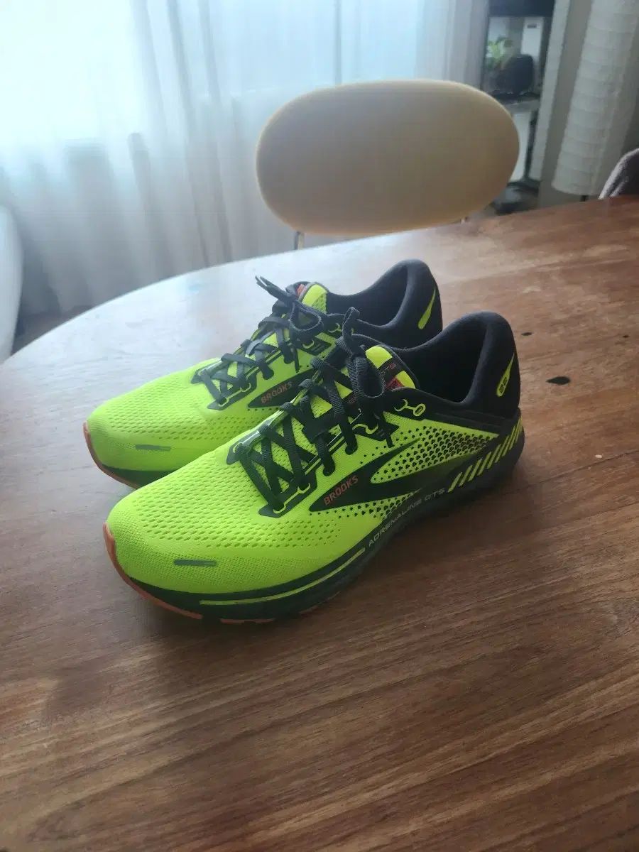 BROOKS ブルックス ランニングシューズ 290