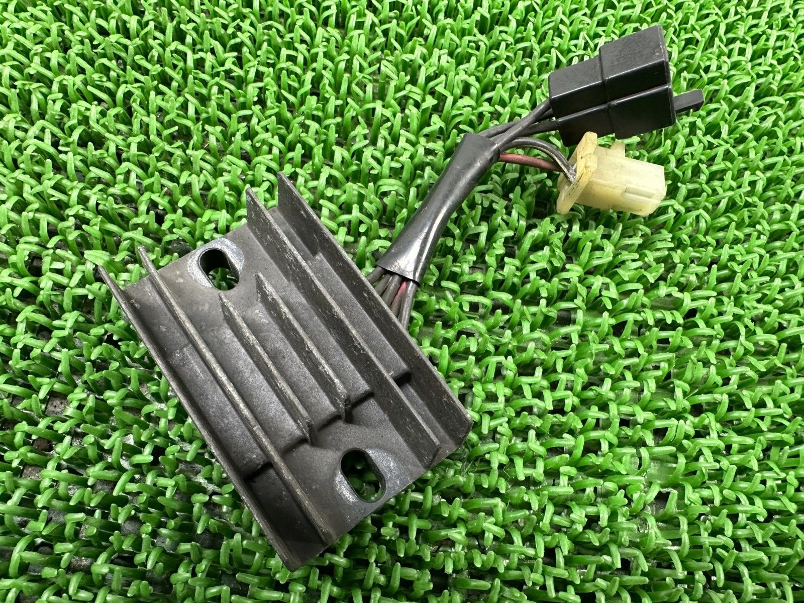 グラストラッカー レギュレター スズキ 純正 29B00 SH572A-12 