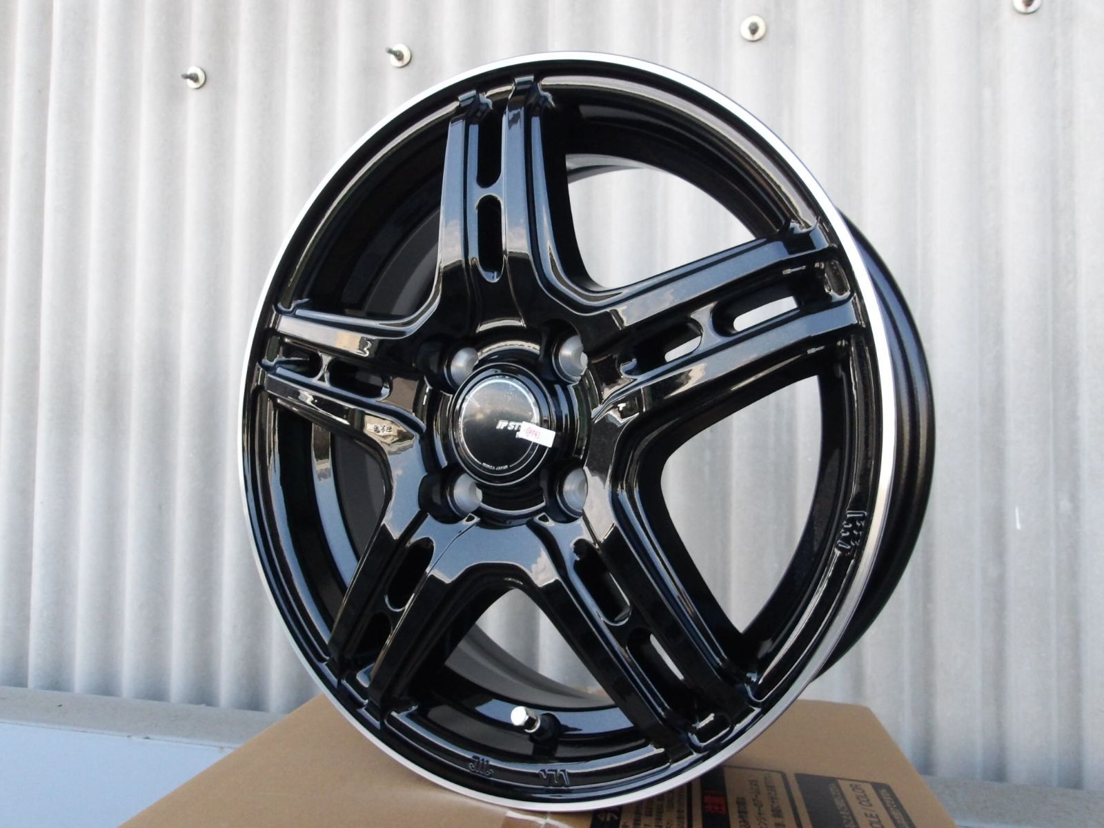 特価  即納在庫あり　ヴィッツ　ＮＳＰ１３５　１４インチ　新品未使用　４本ＳＥＴ　　ＪＰ　 ＳＴＹＬＥ 　Ｒ５２