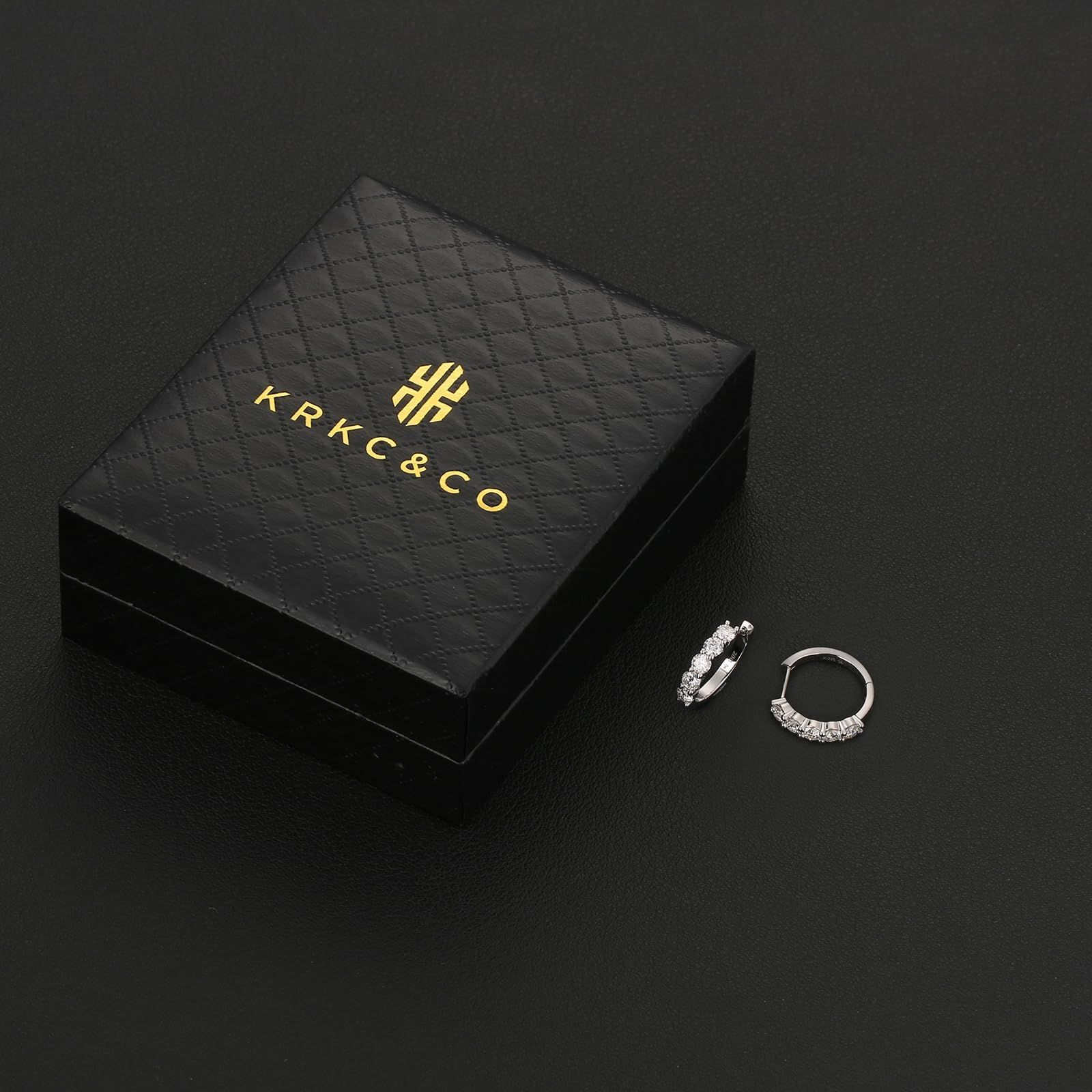 新着商品 リングぴあす ハーフエタニティ シンプル 20G 人工ダイヤモンド 計0.6 1.0 1.4 2.0ct 両耳 金属アレルギー対応 内径11 13 14 15mm キラキラ シルバー925 レディースピアス フープピアス モアッサナイト KRKC- SKLAD-KIRPICHA_RU