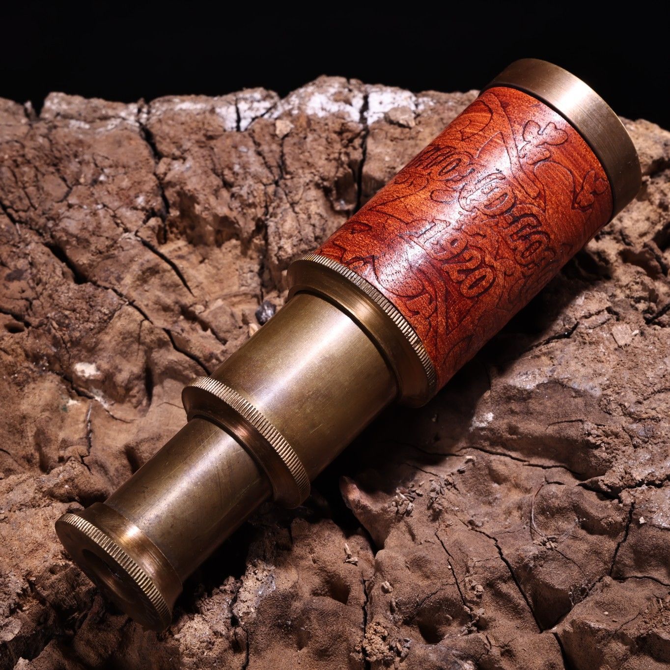 早期収集 銅製細工 精密儀器 望遠鏡 箱付 収蔵佳品 旧家蔵出し銅製 細作 望遠鏡 精密儀器 置物 箱付 根付 供養品 古美術品 収集家