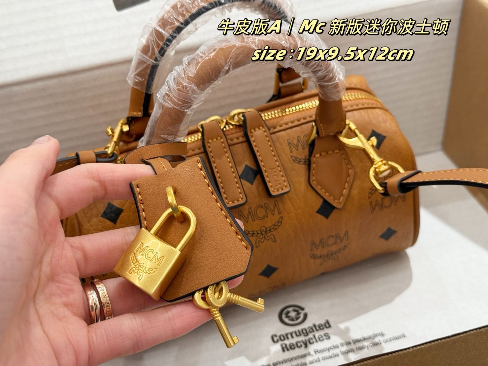 MCM ボストンバッグ　キャメル MCM 新モデルのロックボストンバッグ -MM輸入 - メルカリ