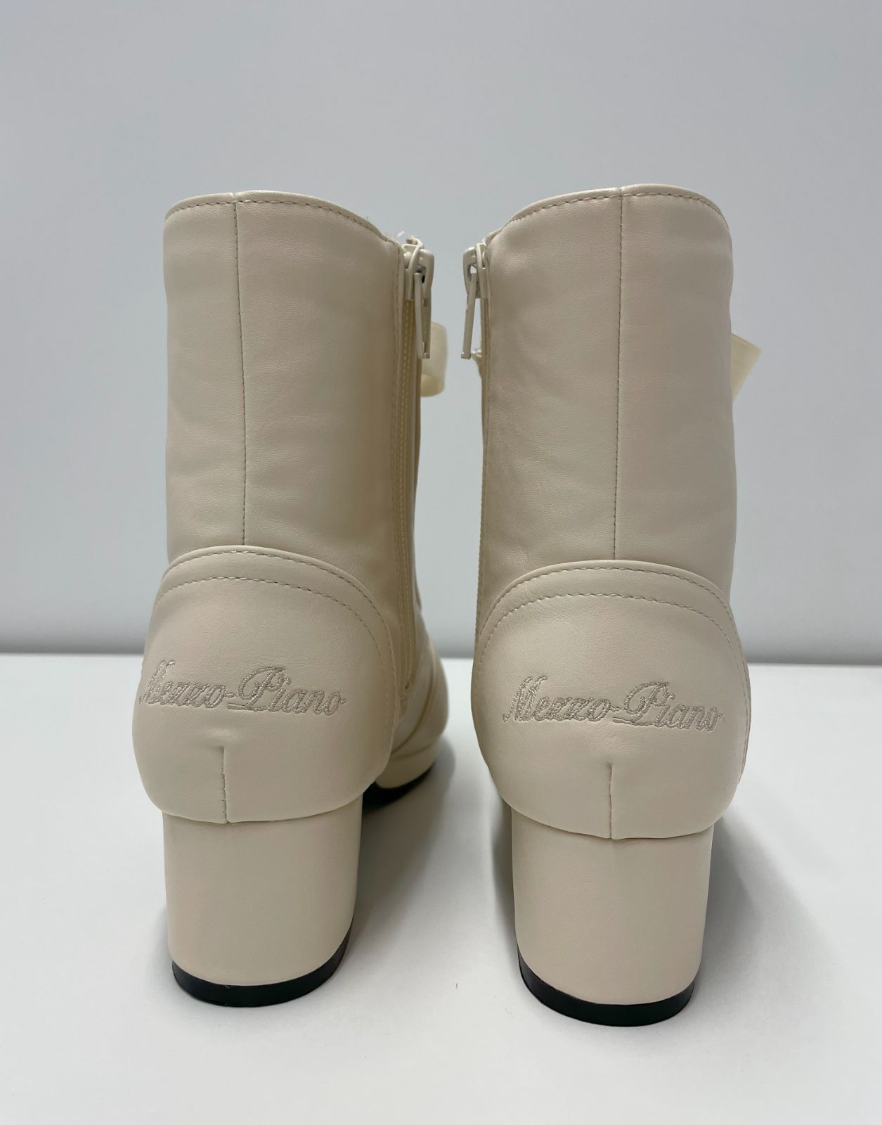 mezzo piano junior サテンリボンスカラップショートブーツ