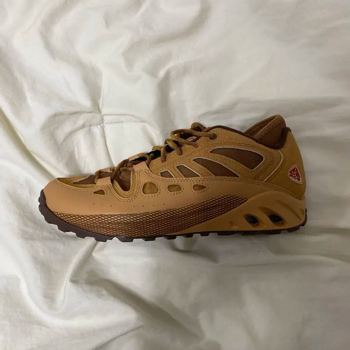 NIKE(ナイキ) acg エア エクスプロレード フレックス カカオ うわー