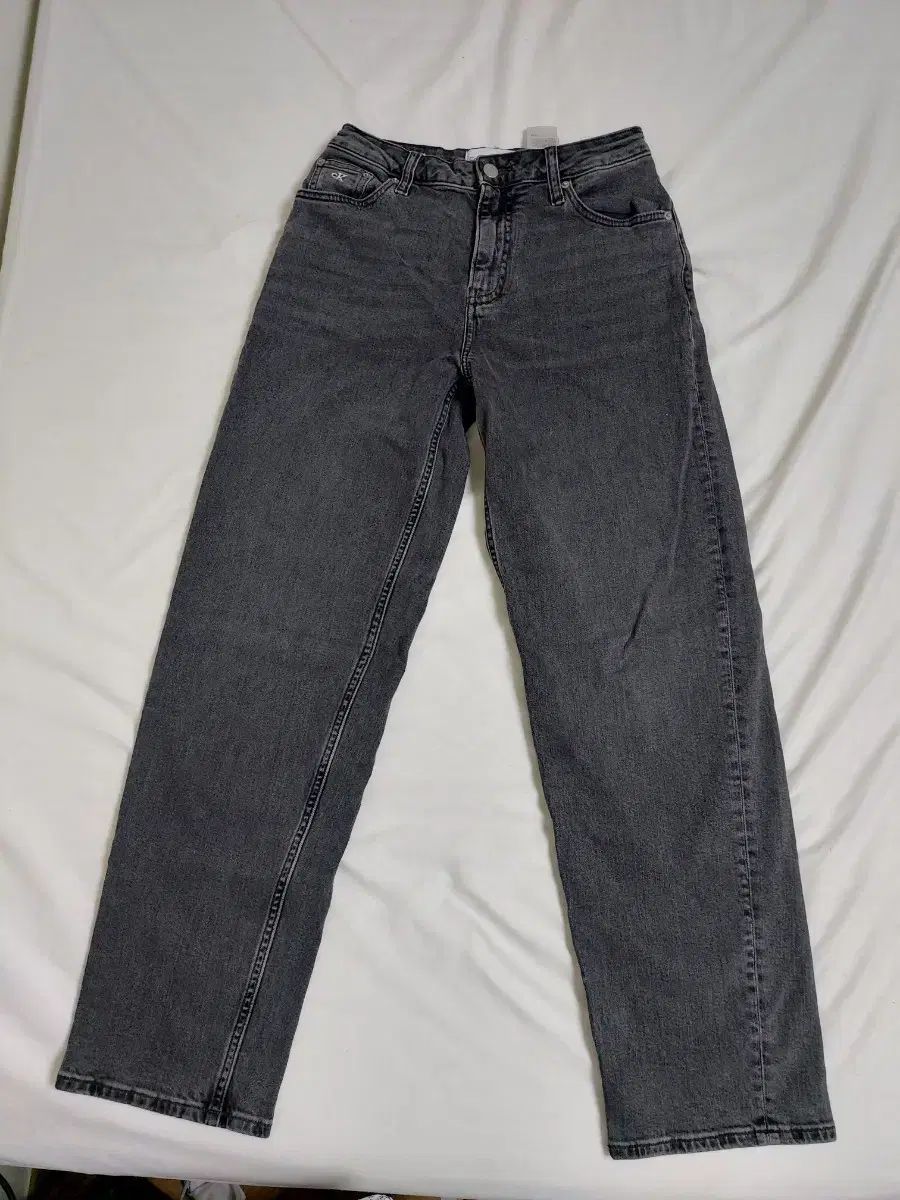 レディース カルバン クライン ブラックデニム ストレート 丸のままデニム 25 26インチ