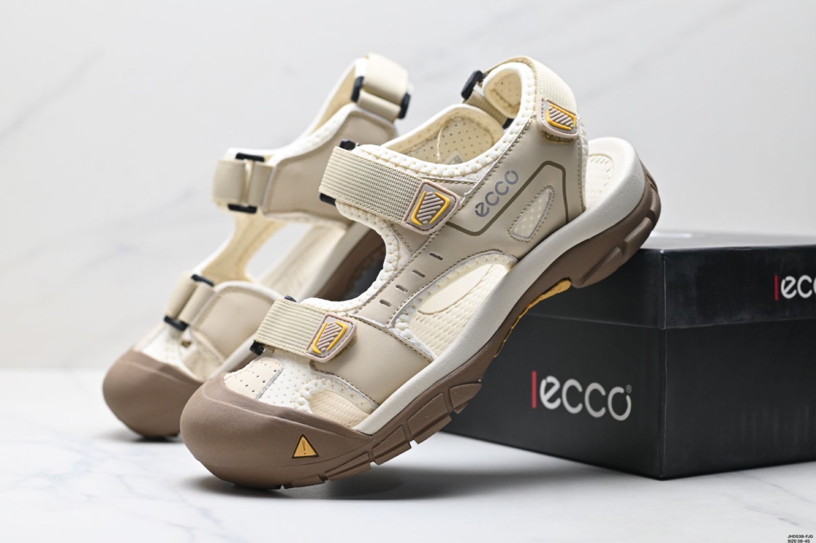  今日 ECCO メンズ ローカット ラセン式締め付け スポーツサンダル 夏用レジャー ネットワーク素材付き 在庫 価格 三つ折り財布 折り財布