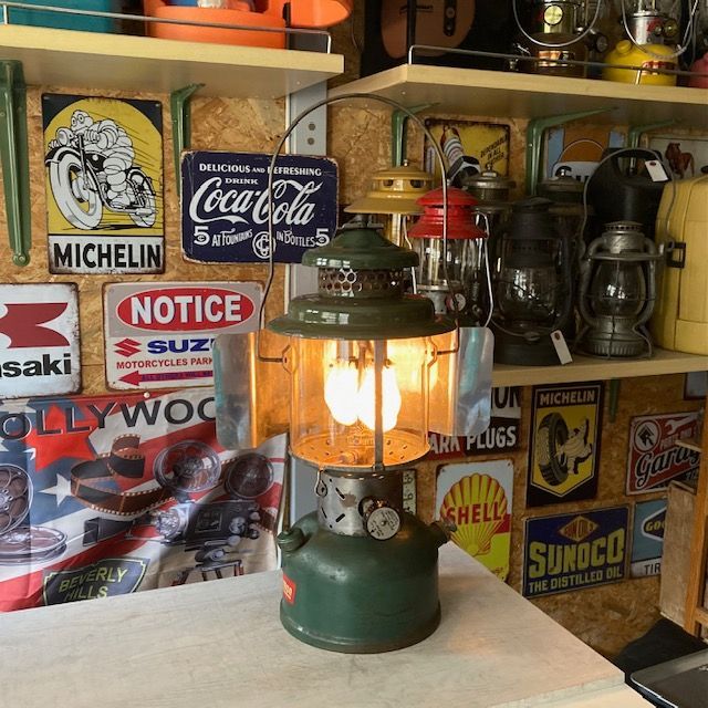【2024】お歳暮・冬ギフト Coleman コールマン ランタン ハンドル付き 220E 1951年10月 ホワイトガソリンランタン