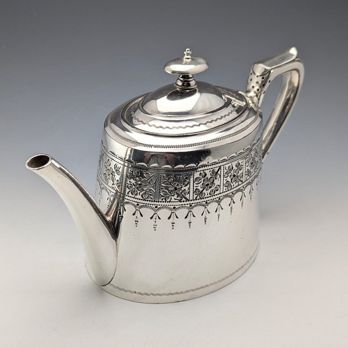 1900年頃 英国アンティーク シルバープレート製ティーポット Walker & Hall 1900年頃 英国アンティーク シルバープレート製ティーポット