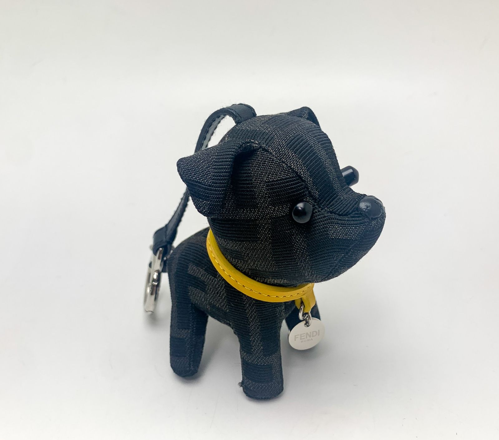 FENDI フェンディ イヌ ドッグ 犬モチーフ FFジャガード ITO