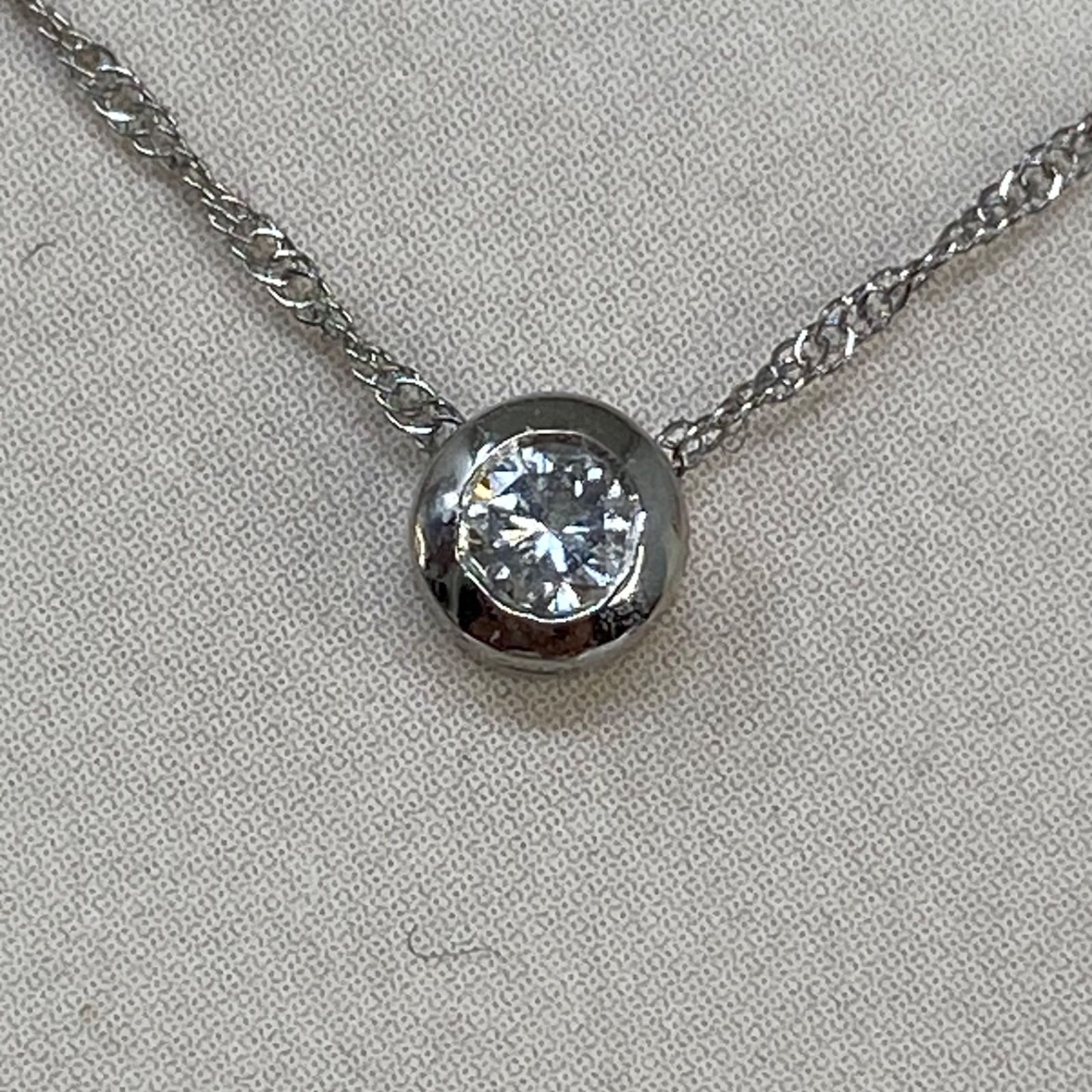 Pt900/Pt850 天然ダイヤモンド0.07ct スクリュー 華奢ネックレス 