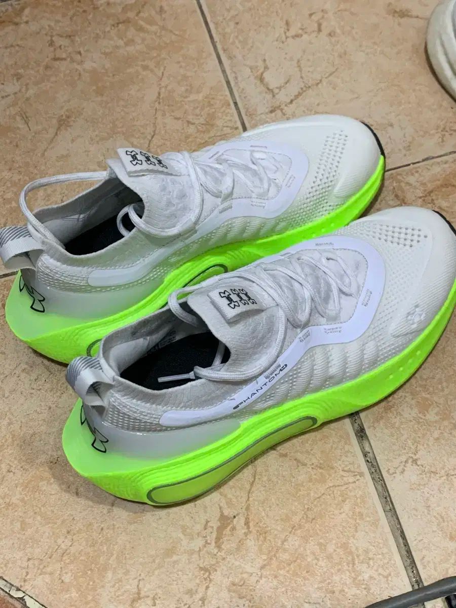 UNDER ARMOUR アンダーアーマー ランニングシューズ 250