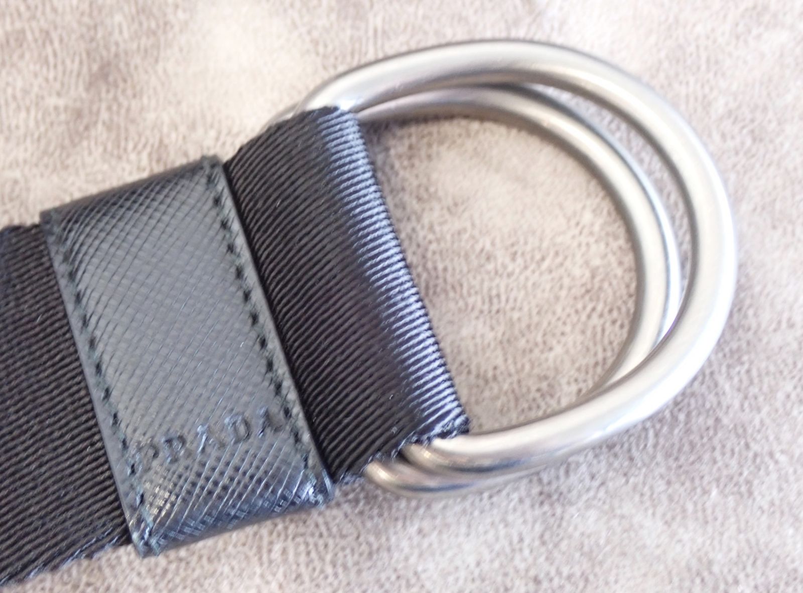 未使用✨PRADA 現行 ダブルリングベルト RFIDカード 三角