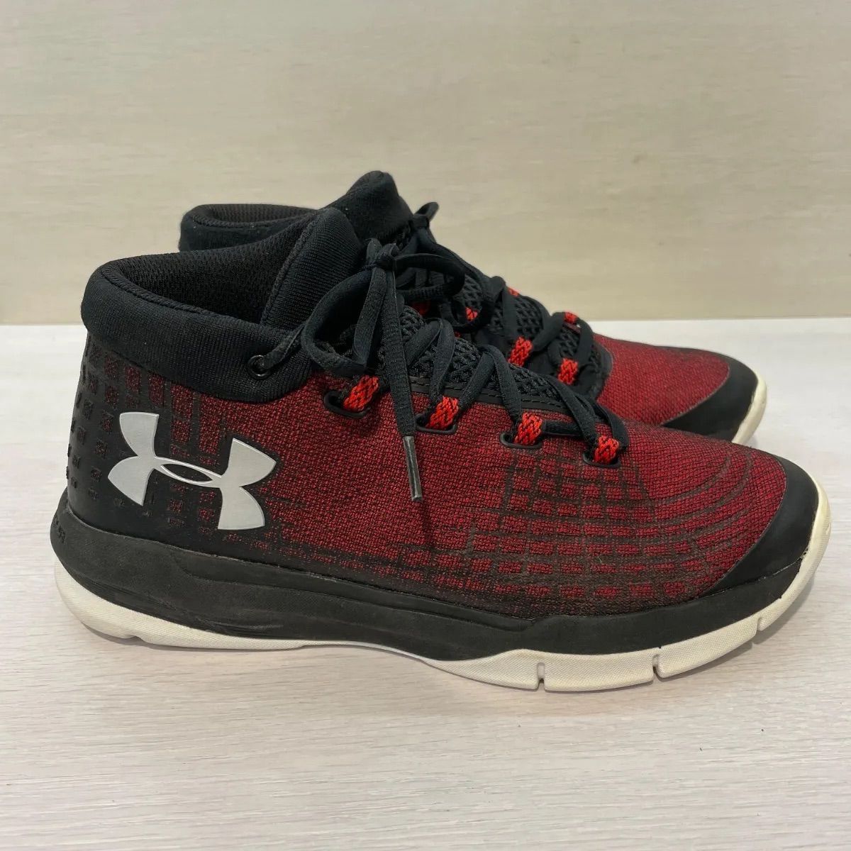 【ほぼ新品】26cm Under Armour バスケットボールシューズ 赤黒 UNDER ARMOUR アンダーアーマー バスケットボールシューズ UA