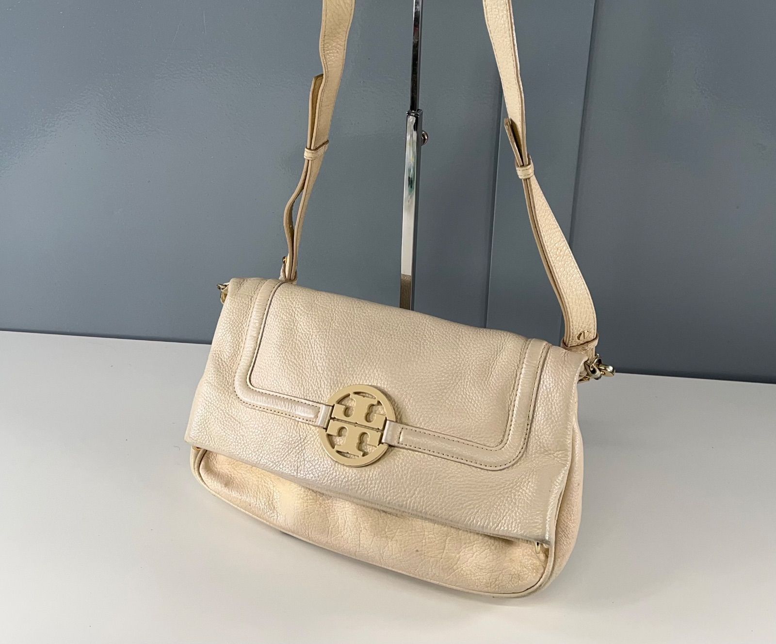 Tory Burch ベージュレザーショルダーバッグ トリーバーチ ベージュ レザー ショルダーバッグ - メルカリ