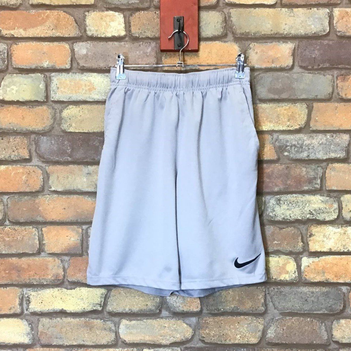 SP1-307★USA購入品★US規格★吸湿速乾★グレー【NIKE ナイキ】DRI-FIT ハーフパンツ【メンズ S】スポーツ ランニング ジム ジャージ バスケ バスパン US古着